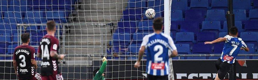  梅斯德比战万人空巷激情四射  