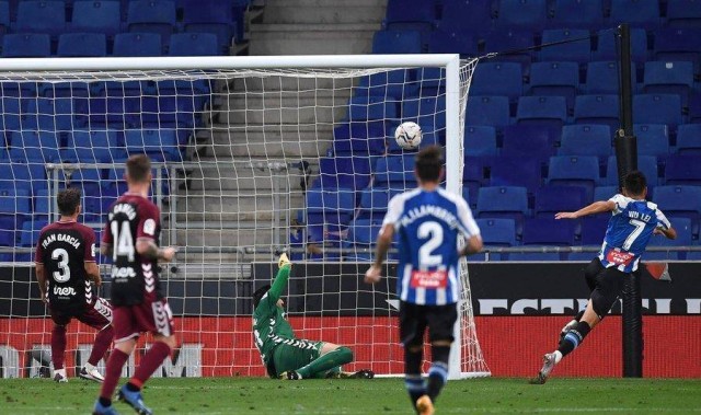  梅斯德比战万人空巷激情四射  