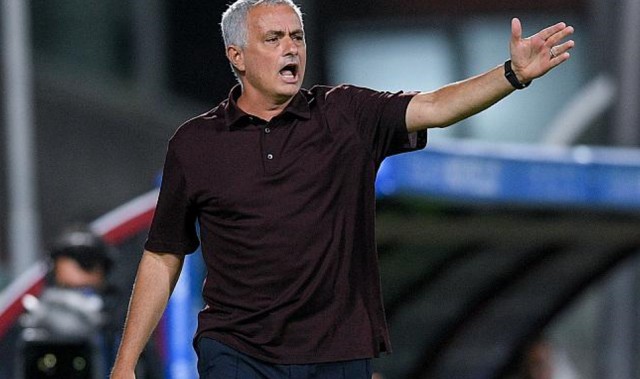  尼斯主帅赛后炮轰裁判 称争议判罚改变局势  