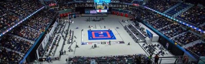  沃尔夫斯堡主场灯光故障延期比赛  