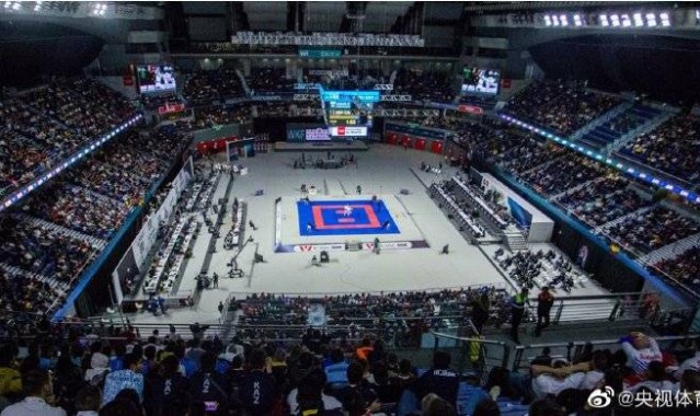  沃尔夫斯堡主场灯光故障延期比赛  