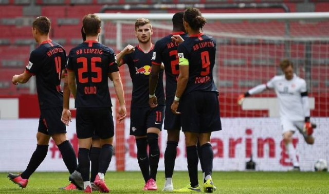  巴黎圣日耳曼青训计划斩获殊荣  