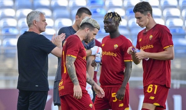  罗马德比战平，穆里尼奥赛后炮轰判罚  