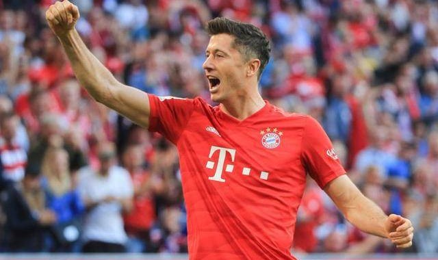  莱万多夫斯基蝉联德甲金靴三度获奖  