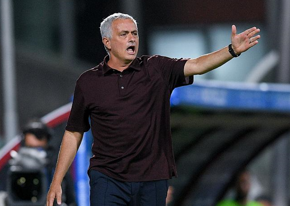  尼斯主帅赛后炮轰裁判 称争议判罚改变局势  