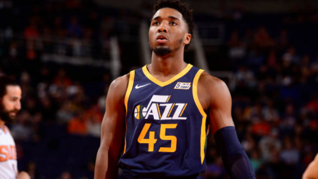  布克40分对飙米切尔，太阳关键战险胜骑士  