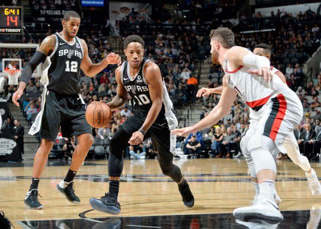  霍勒迪致命抢断雄鹿终结卫冕悬念  